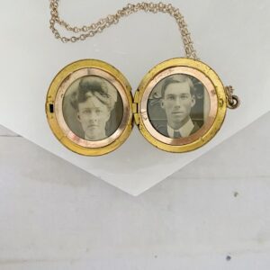 Anastasia Etched Heart Antique Locket - Image 4